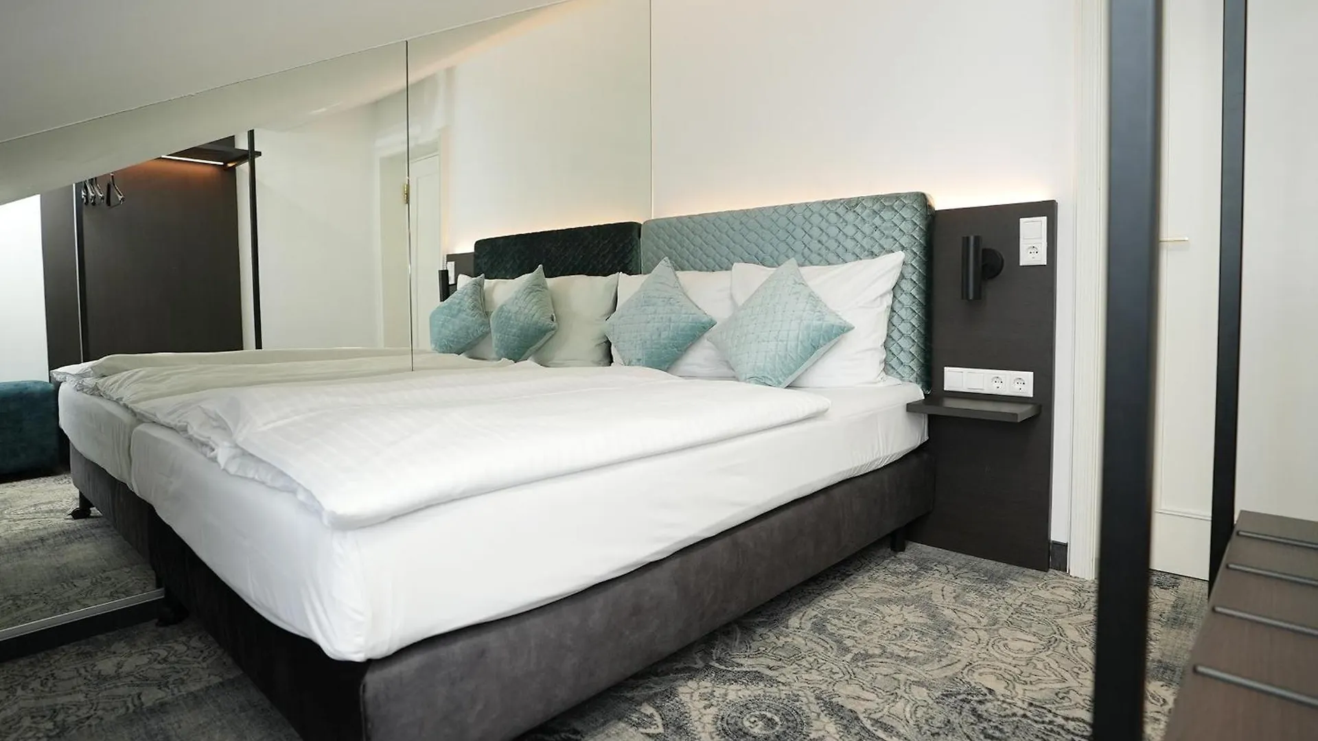 Hotel Palmenhof Франкфурт-на-Майне 4*,